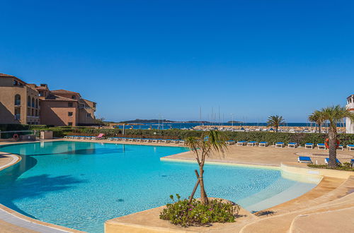 Foto 1 - Apartamento de 1 quarto em Six-Fours-les-Plages com piscina e terraço