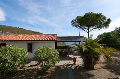 Foto 5 - Casa de 2 quartos em Capoliveri com jardim e vistas do mar