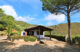 Photo 2 - Maison de 2 chambres à Capoliveri avec jardin et vues à la mer