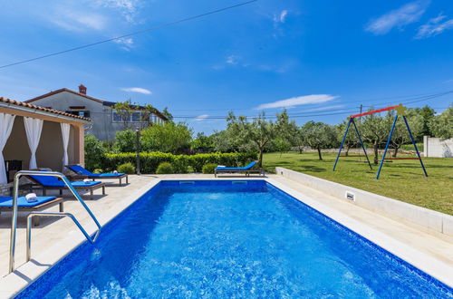 Foto 40 - Casa con 3 camere da letto a Marčana con piscina privata e giardino