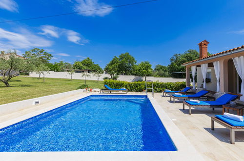 Foto 39 - Casa con 3 camere da letto a Marčana con piscina privata e giardino