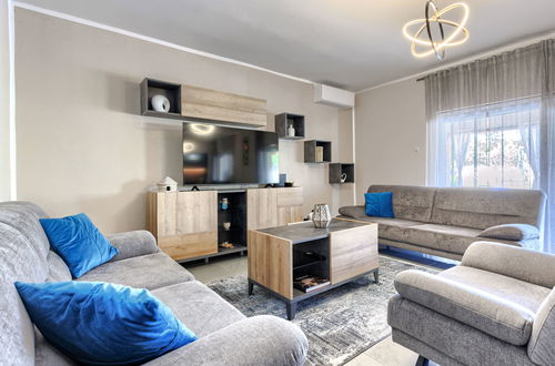 Foto 4 - Casa con 3 camere da letto a Marčana con piscina privata e giardino