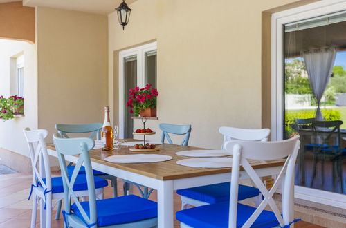 Foto 41 - Casa con 3 camere da letto a Marčana con piscina privata e giardino
