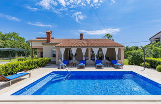 Photo 1 - 3 bedroom House in Marčana with private pool and garden
