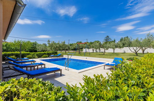 Foto 23 - Casa con 3 camere da letto a Marčana con piscina privata e giardino