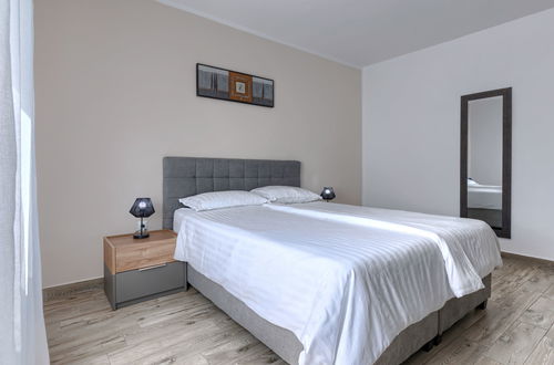 Foto 26 - Casa con 3 camere da letto a Marčana con piscina privata e giardino