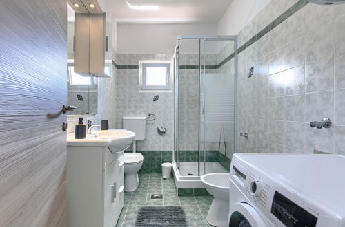 Foto 35 - Casa con 3 camere da letto a Marčana con piscina privata e giardino