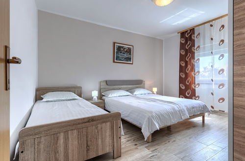 Foto 30 - Casa con 3 camere da letto a Marčana con piscina privata e giardino