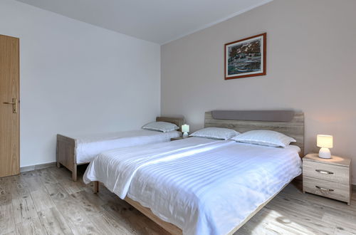 Foto 29 - Casa con 3 camere da letto a Marčana con piscina privata e giardino