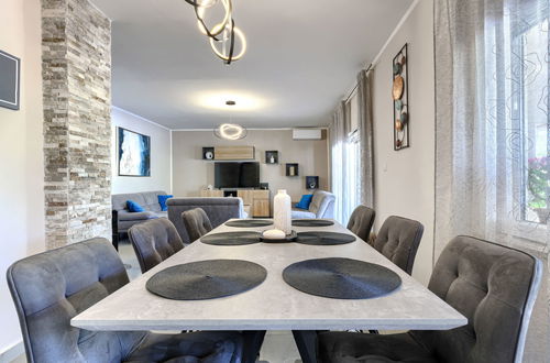 Foto 18 - Casa con 3 camere da letto a Marčana con piscina privata e giardino
