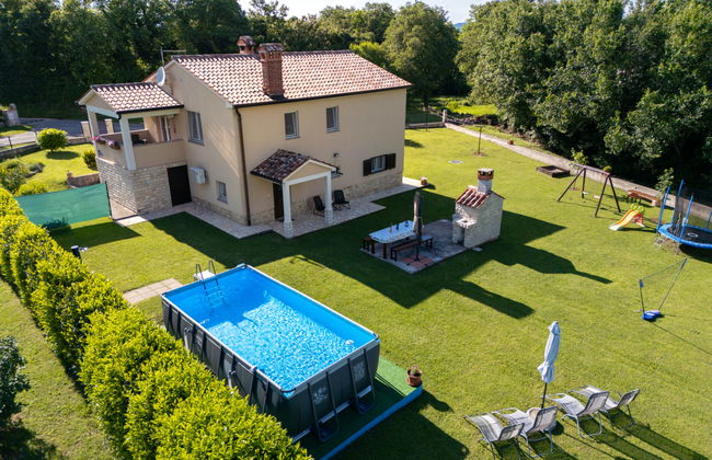 Apartamento de 2 quartos em Kršan com piscina privada e jardim - Foto 30