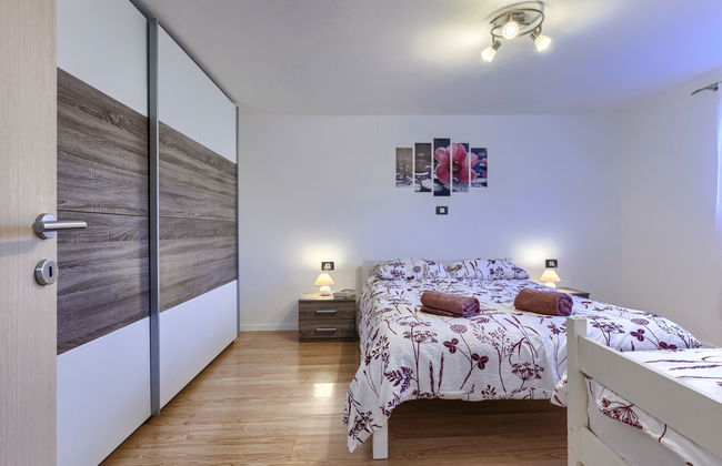Apartamento de 2 quartos em Kršan com piscina privada e jardim - Foto 24