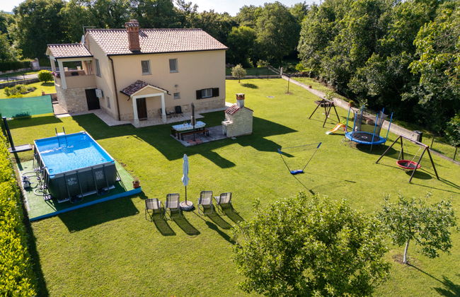 Apartamento de 2 quartos em Kršan com piscina privada e jardim - Foto 17