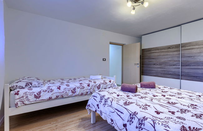 Apartamento de 2 quartos em Kršan com piscina privada e jardim - Foto 12