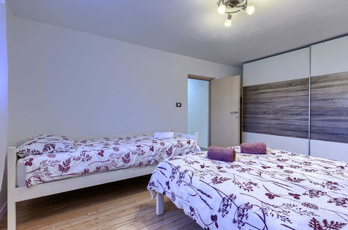 Photo 12 - Appartement de 1 chambre à Kršan avec piscine privée et jardin