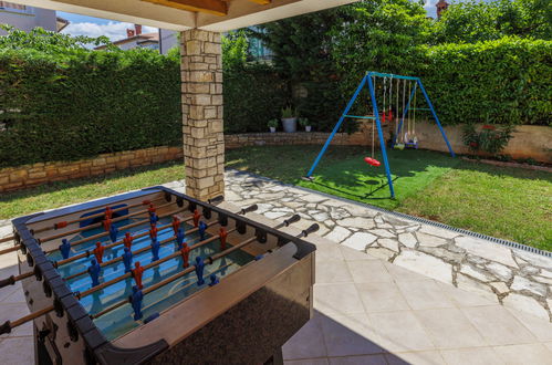 Foto 15 - Casa con 4 camere da letto a Buje con piscina privata e vista mare