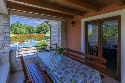 Foto 12 - Casa con 4 camere da letto a Buje con piscina privata e vista mare
