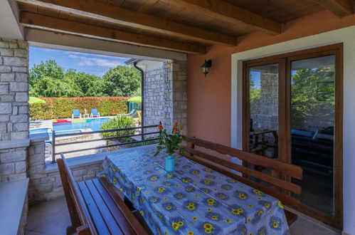 Photo 12 - Maison de 4 chambres à Buje avec piscine privée et vues à la mer