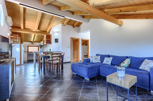 Foto 43 - Casa de 6 quartos em Buje com piscina privada e jardim