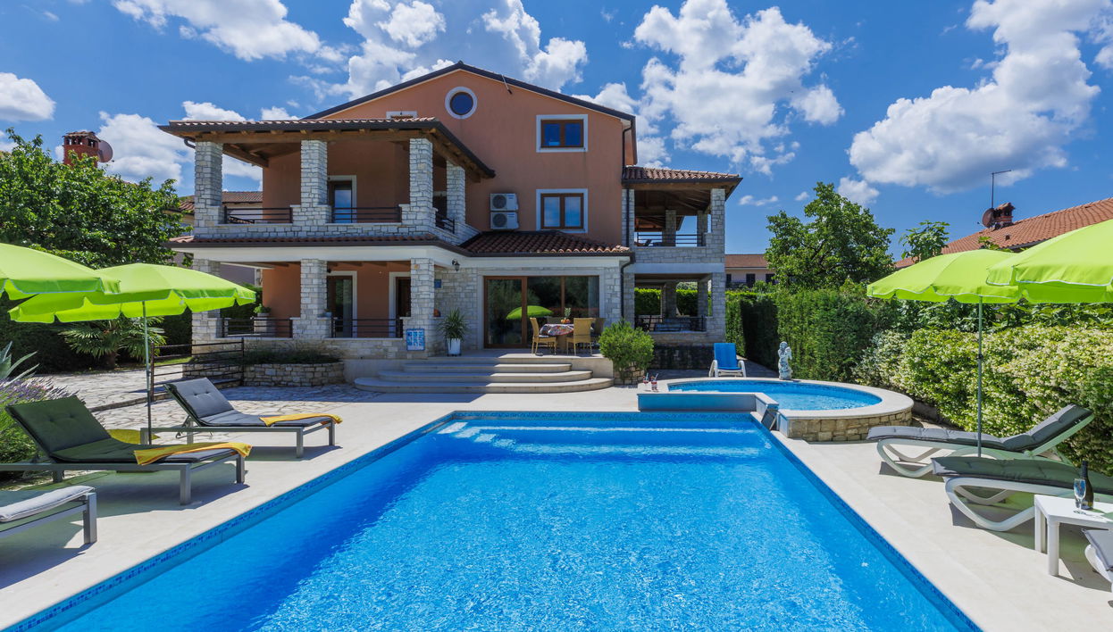 Casa de 9 quartos em Buje com piscina privada e jardim - Foto 1