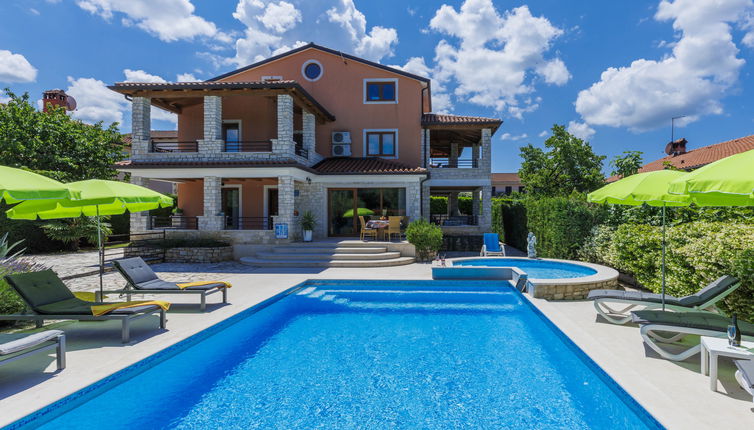 Photo 1 - Maison de 4 chambres à Buje avec piscine privée et jardin