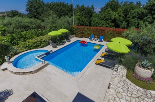 Foto 14 - Casa con 4 camere da letto a Buje con piscina privata e vista mare