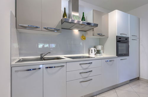 Foto 7 - Casa de 4 quartos em Buje com piscina privada e jardim