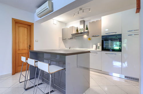 Foto 5 - Casa de 4 quartos em Buje com piscina privada e jardim