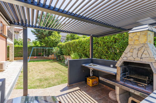 Foto 21 - Casa de 4 quartos em Buje com piscina privada e jardim