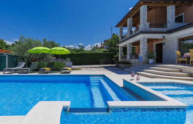 Casa de 9 quartos em Buje com piscina privada e jardim - Foto 13