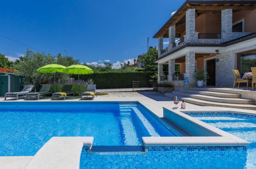 Photo 17 - Maison de 4 chambres à Buje avec piscine privée et vues à la mer