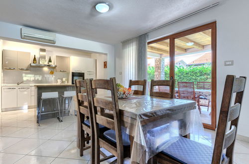 Foto 8 - Casa de 4 quartos em Buje com piscina privada e jardim