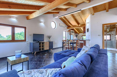 Foto 44 - Casa de 6 quartos em Buje com piscina privada e jardim