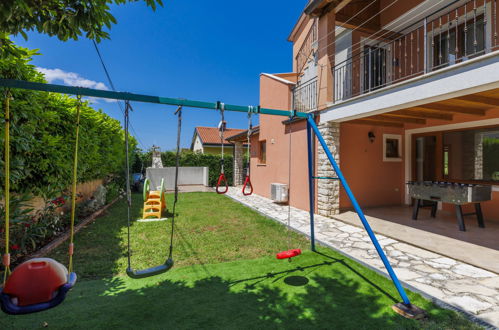 Foto 3 - Casa con 4 camere da letto a Buje con piscina privata e giardino