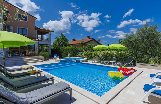 Casa de 9 quartos em Buje com piscina privada e jardim - Foto 25