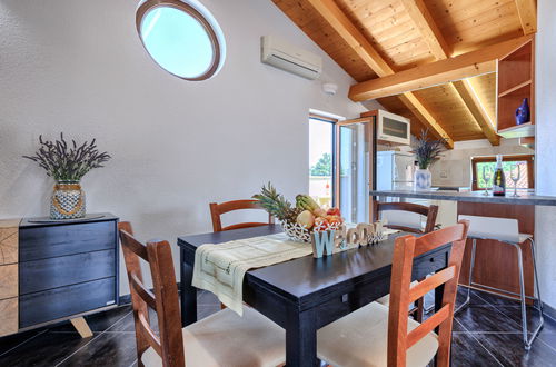 Foto 45 - Casa de 6 quartos em Buje com piscina privada e jardim
