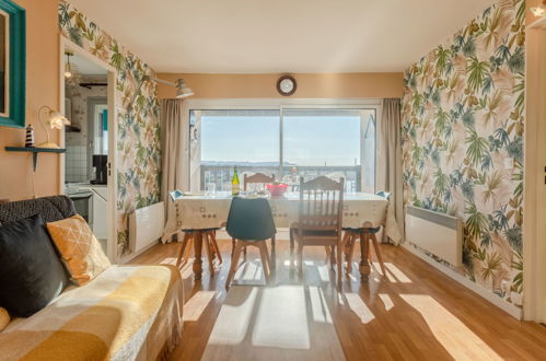 Foto 9 - Apartamento de 1 habitación en Cabourg con vistas al mar