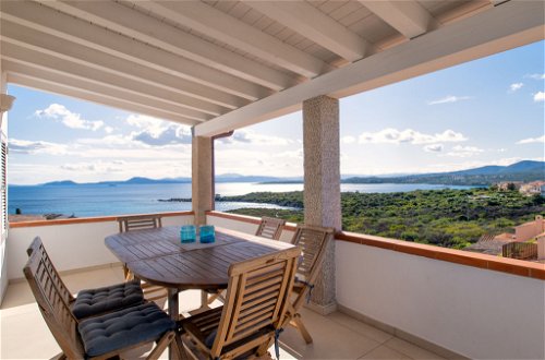 Foto 9 - Apartamento de 2 quartos em Golfo Aranci com terraço e vistas do mar