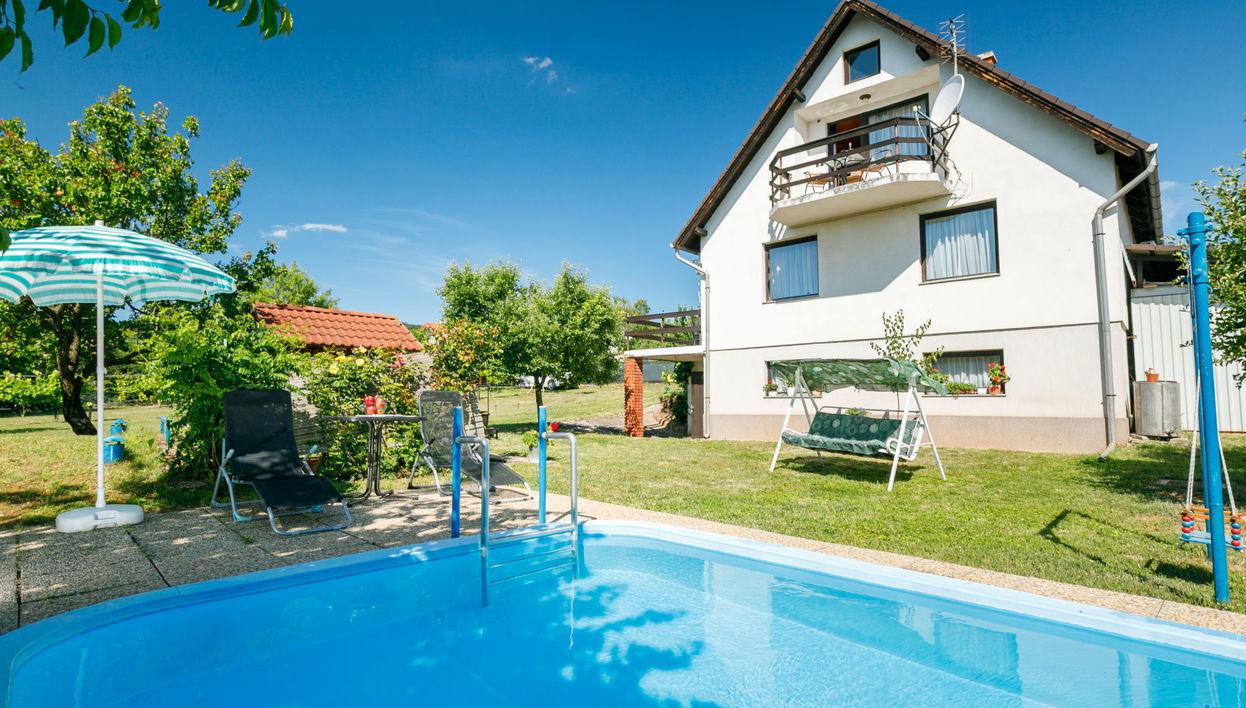Casa de 4 quartos em Balatonalmádi com piscina privada e jardim - Foto 1