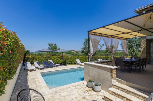 Photo 3 - Maison de 4 chambres à Buje avec piscine privée et jardin