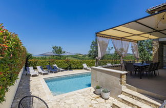 Photo 3 - Maison de 4 chambres à Buje avec piscine privée et jardin