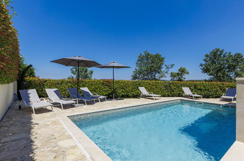 Photo 14 - Maison de 4 chambres à Buje avec piscine privée et jardin