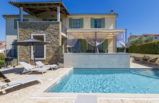 Photo 1 - Maison de 4 chambres à Buje avec piscine privée et jardin