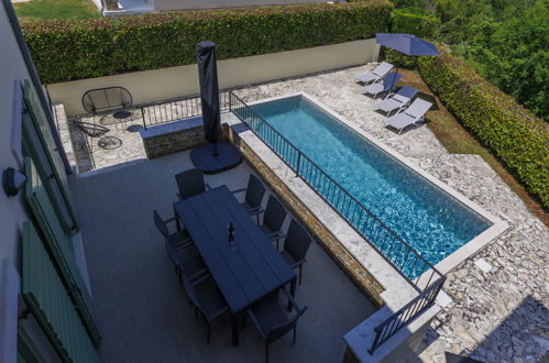 Photo 2 - Maison de 4 chambres à Buje avec piscine privée et vues à la mer