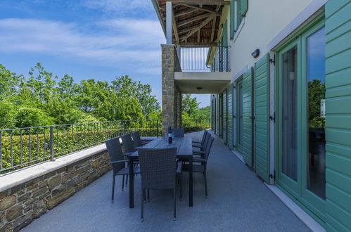 Photo 4 - Maison de 4 chambres à Buje avec piscine privée et vues à la mer