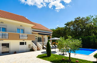 Photo 2 - Maison de 5 chambres à Poličnik avec piscine privée et jardin