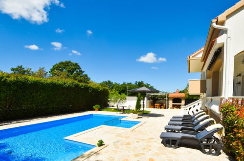 Photo 3 - Maison de 5 chambres à Poličnik avec piscine privée et jardin