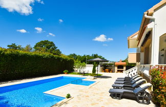 Photo 3 - Maison de 5 chambres à Poličnik avec piscine privée et jardin