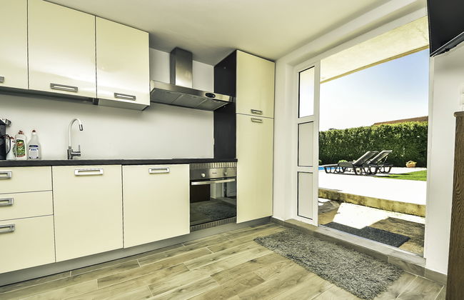Casa de 6 quartos em Poličnik com piscina privada e jardim - Foto 22