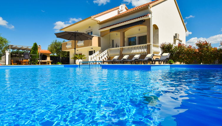 Photo 1 - Maison de 5 chambres à Poličnik avec piscine privée et jardin